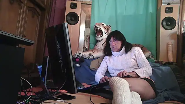 Snapshot of SissiDomination chatting on September 2025 06:51:01 PM SissiDomination online show from September 2025 06:51:01 PM