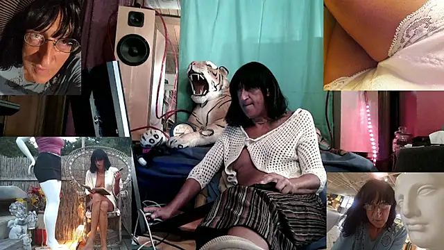 Snapshot of SissiDomination chatting on September 2025 05:46:01 PM SissiDomination online show from September 2025 05:46:01 PM