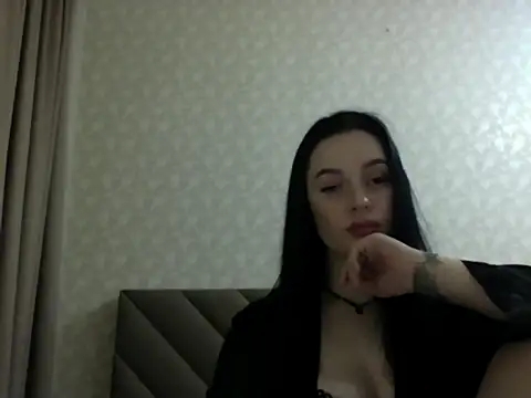Lulii24 online show from November 2025 05:02:01 AM