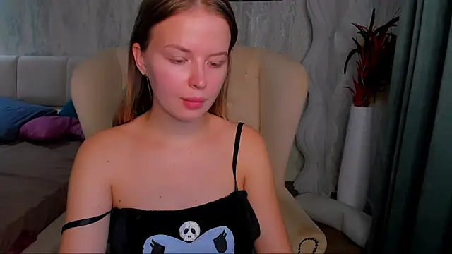 Snapshot of LaurennHill chatting on September 2025 12:46:02 AM LaurennHill online show from September 2025 12:46:02 AM