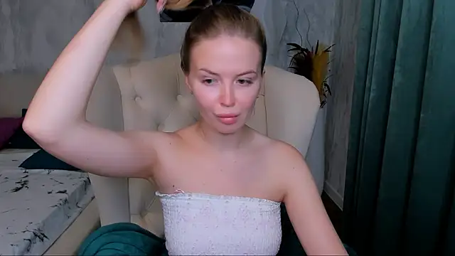 LaurennHill online show from October 2025 12:16:01 AM