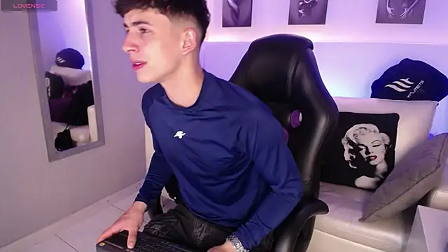 AdrianRinaldi online show from September 2025 07:58:02 PM