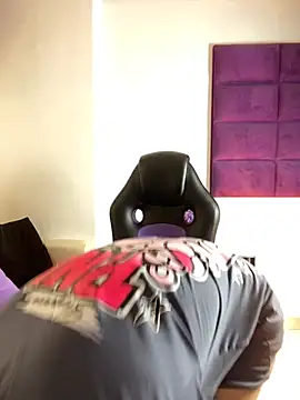 AdrianRinaldi online show from October 2025 08:02:02 PM