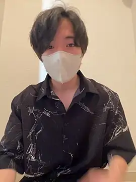 Snapshot of Yuma0718 chatting on November 2025 11:43:02 PM Yuma0718 online show from November 2025 11:43:02 PM