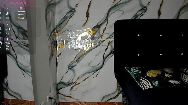 Snapshot of RoxanaBorns_ chatting on July 2026 12:31:02 PM RoxanaBorns online show from July 2026 12:31:02 PM