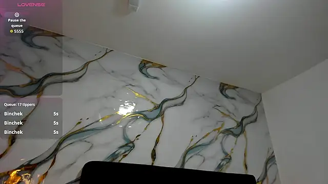 Snapshot of RoxanaBorns_ chatting on July 2026 02:13:01 PM RoxanaBorns online show from July 2026 02:13:01 PM