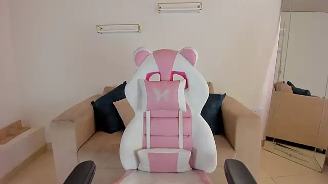 april smiith online show from September 2025 02:20:01 PM