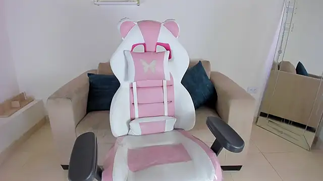 april smiith online show from October 2025 01:01:01 PM