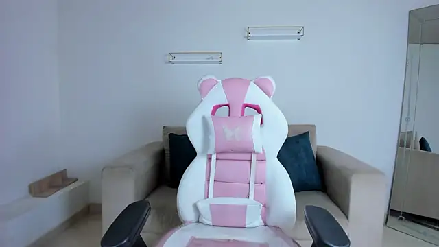 april smiith online show from February 2026 12:23:02 PM