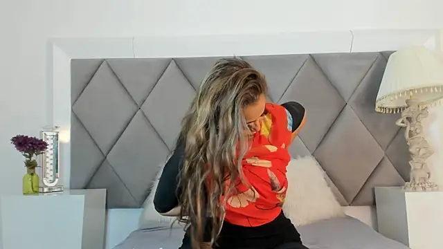 GiadaRizzo online show from November 2025 06:21:01 PM