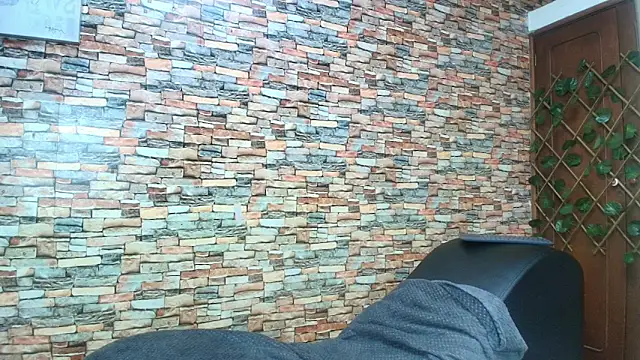 naomi campbel  online show from November 2025 01:46:01 PM