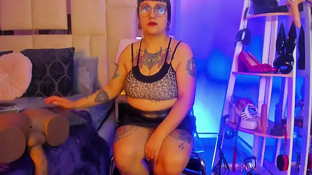 Violett Novoa online show from November 2025 11:38:02 AM