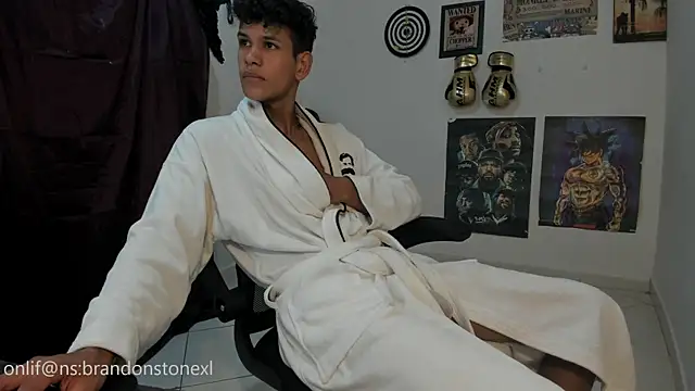 Snapshot of brandonstonexl chatting on October 2025 10:06:02 PM brandonstonexl online show from October 2025 10:06:02 PM