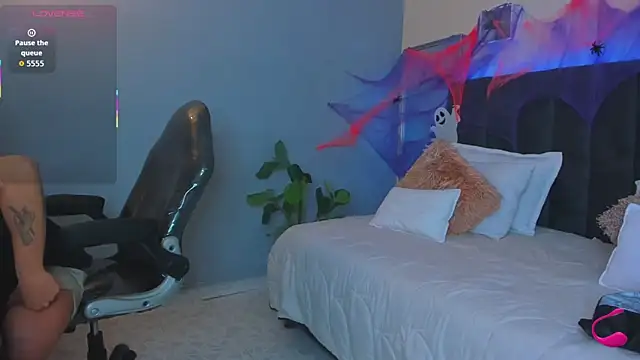 Thomas moon online show from October 2025 12:34:02 PM