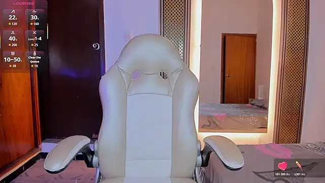 Elowen Clark online show from November 2025 08:55:01 PM