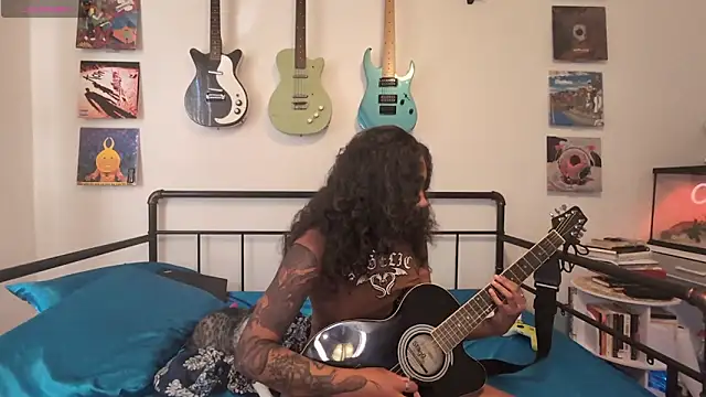 onlystrings online show from April 2026 09:12:02 PM