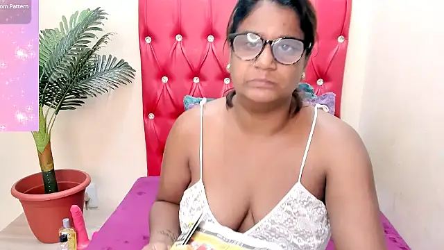 Snapshot of Strawberry_Lips chatting on September 2025 05:20:01 AM Strawberry Lips online show from September 2025 05:20:01 AM