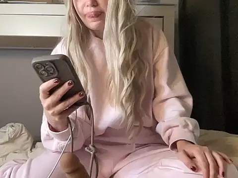 Snapshot of Wodkarella chatting on October 2025 06:33:01 AM Wodkarella online show from October 2025 06:33:01 AM