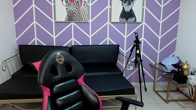 Adhara Kitten online show from December 2025 07:53:02 PM