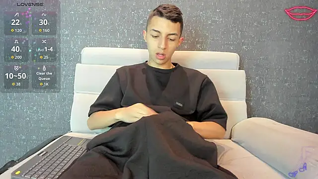 NickandAbby  online show from October 2025 11:22:01 AM