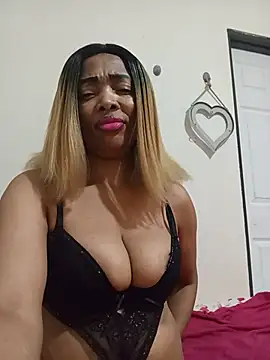 Snapshot of SEXYMOANSXX chatting on June 2026 02:51:02 PM SEXYMOANSXX online show from June 2026 02:51:02 PM