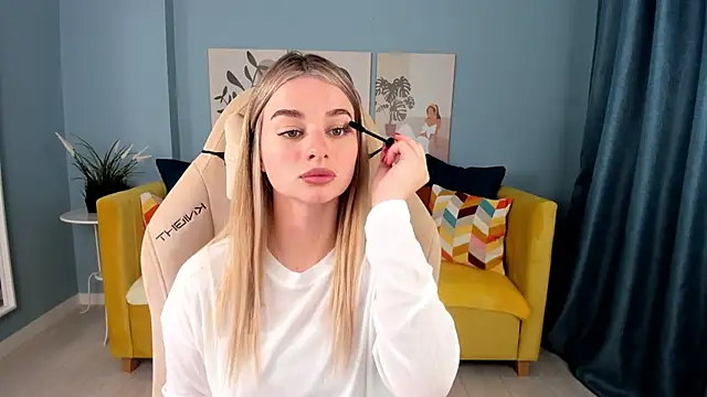 SweetyLicky online show from October 2025 04:07:01 PM