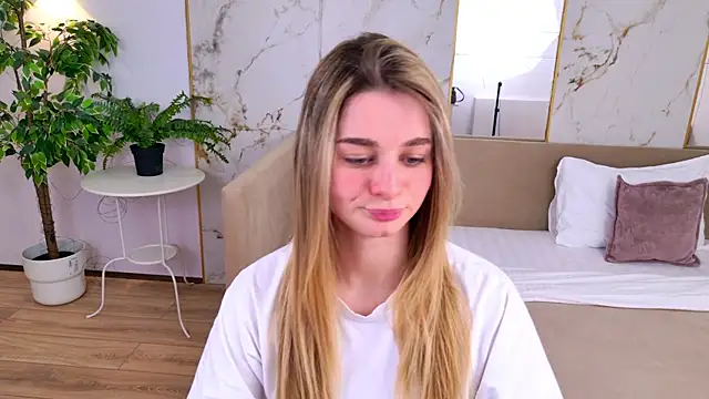 SweetyLicky online show from April 2026 04:07:01 PM