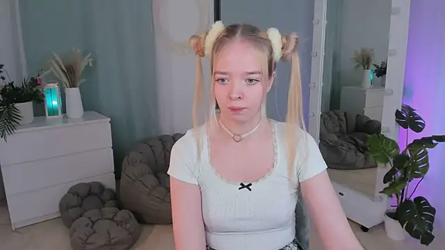 BellaMontgomery online show from November 2025 10:47:02 PM