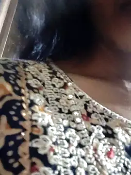 Snapshot of ROSE_GOLDE chatting on September 2025 05:28:01 PM ROSE GOLDE online show from September 2025 05:28:01 PM