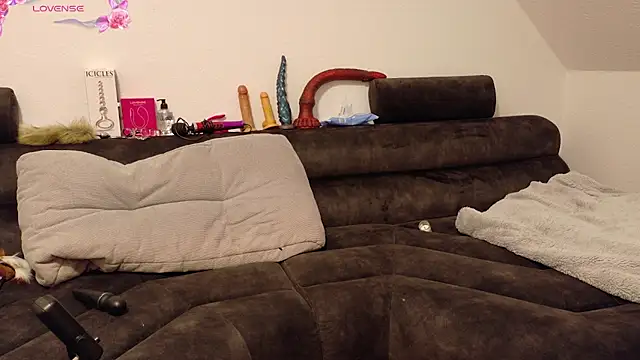 Snapshot of Melly4You chatting on September 2025 07:16:01 PM Melly4You online show from September 2025 07:16:01 PM