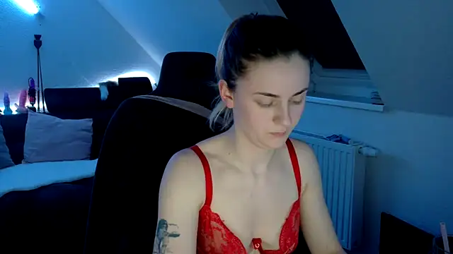 Melly4You online show from April 2026 10:10:01 PM