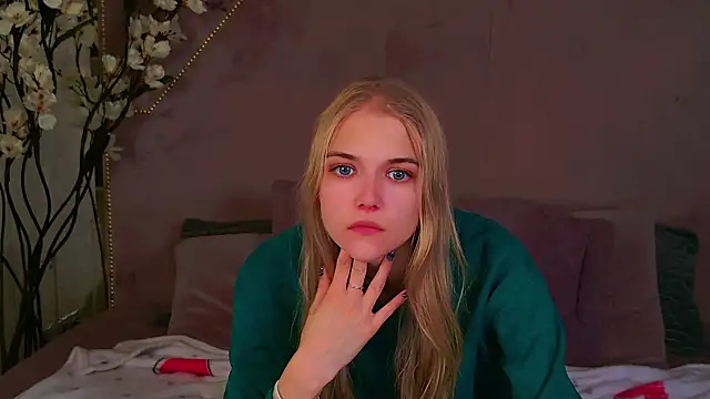 4example Chloe online show from September 2025 10:52:02 AM