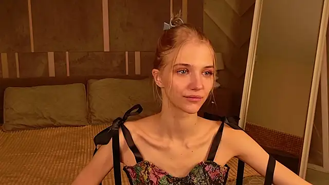 4example Chloe online show from February 2026 10:33:02 AM