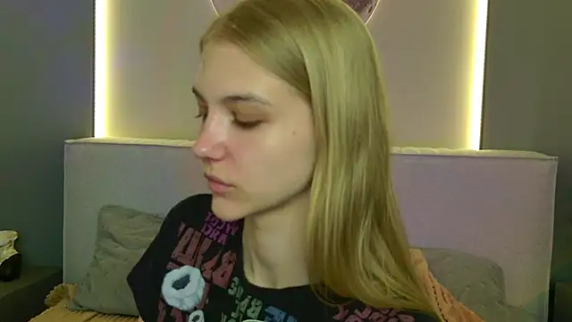 4example Chloe online show from April 2026 05:34:02 AM