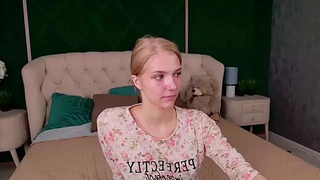 4example Chloe online show from June 2026 05:31:02 AM