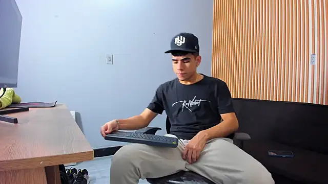 zack joness10 online show from October 2025 01:28:02 AM