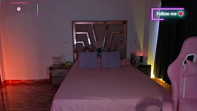 lunaarose online show from February 2026 08:34:01 PM