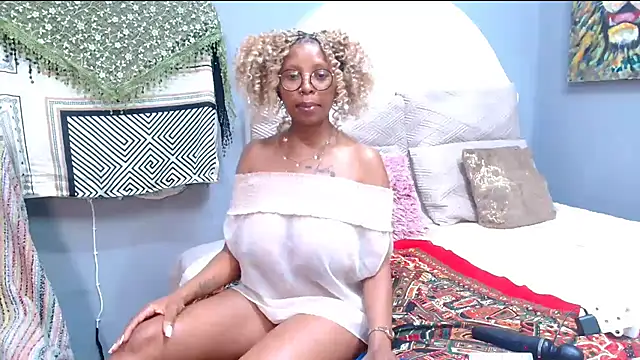 Snapshot of Kay-Tee chatting on July 2026 08:12:02 PM Kay-Tee online show from July 2026 08:12:02 PM