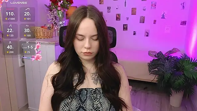 Alice Moondark online show from February 2026 07:19:02 PM