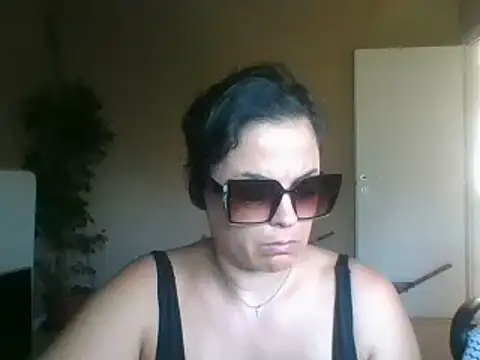 Snapshot of ITALIANASISIXX chatting on June 2026 04:37:02 PM ITALIANASISIXX online show from June 2026 04:37:02 PM