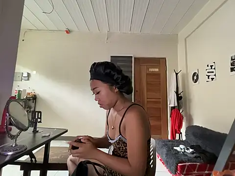 PinayLina18 online show from June 2026 04:18:02 AM