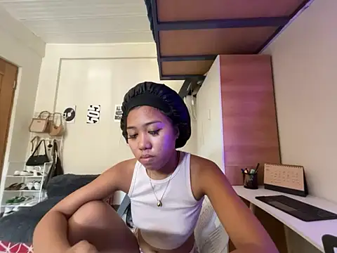Snapshot of PinayLina18 chatting on June 2026 03:40:01 AM PinayLina18 online show from June 2026 03:40:01 AM