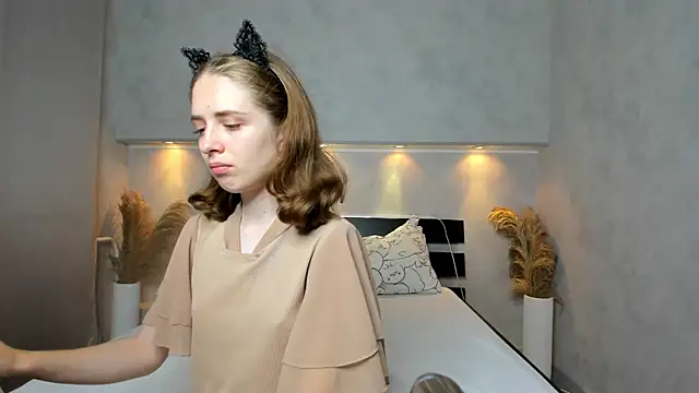 Camilla Kelly online show from September 2025 12:11:01 AM