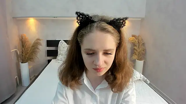 Camilla Kelly online show from October 2025 01:15:01 AM