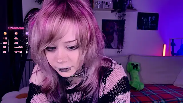 Lollyshy online show from November 2025 10:36:01 AM