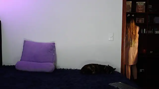 karlamoon23 online show from November 2025 08:51:01 PM