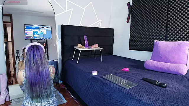 karlamoon23 online show from April 2026 06:05:02 PM