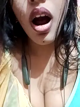 kaviyaponnu0987 online show from October 2025 07:57:02 PM