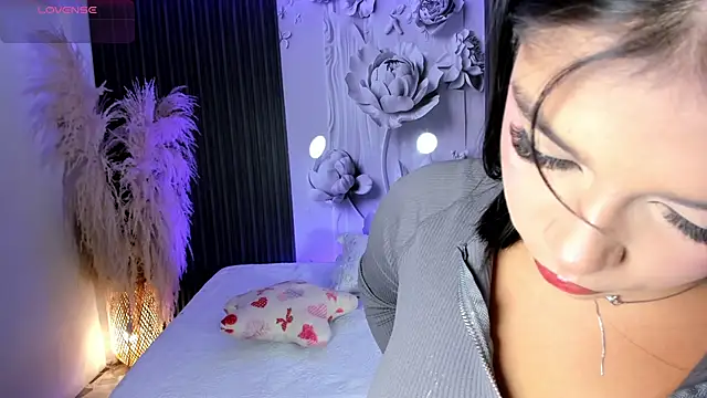Snapshot of ShaniaDaniels chatting on April 2026 10:37:02 PM ShaniaDaniels online show from April 2026 10:37:02 PM