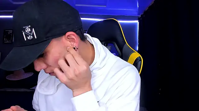 alexgiraldo   online show from September 2025 11:37:01 AM